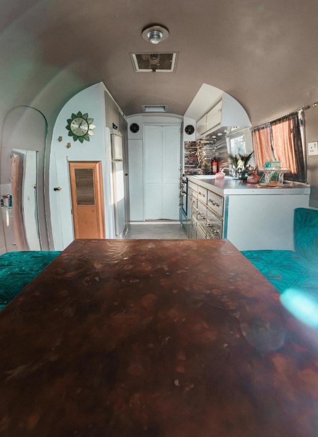Silver Airstream Glamping & Rental 奇切斯特 外观 照片