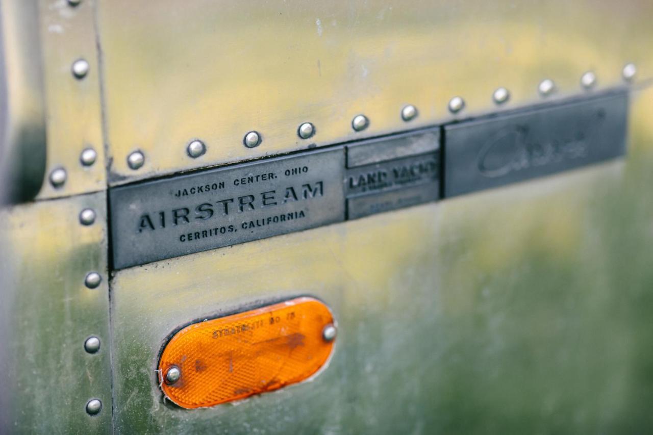 Silver Airstream Glamping & Rental 奇切斯特 外观 照片
