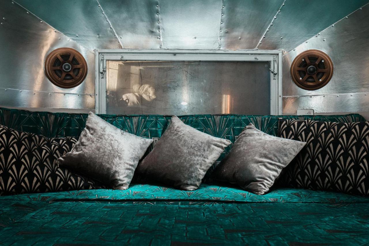 Silver Airstream Glamping & Rental 奇切斯特 外观 照片