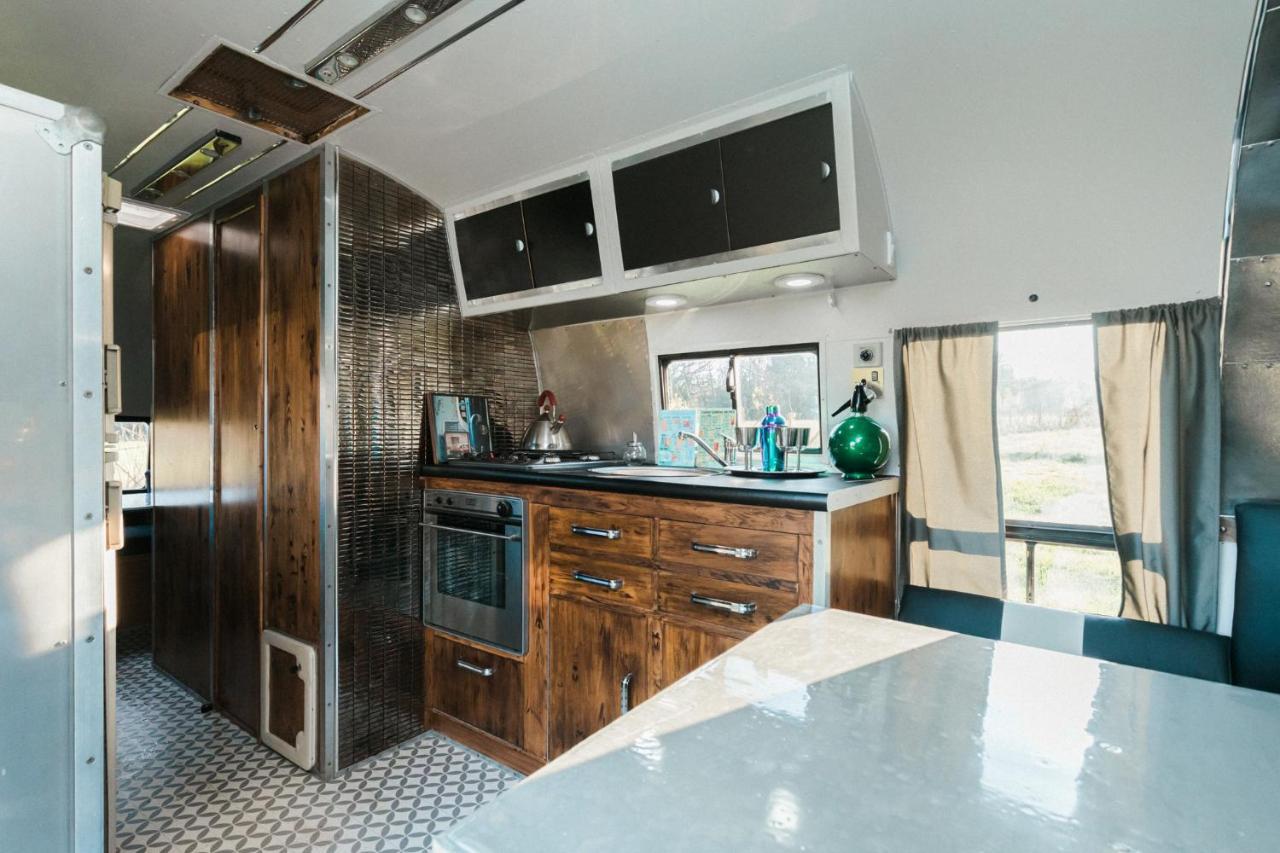 Silver Airstream Glamping & Rental 奇切斯特 外观 照片