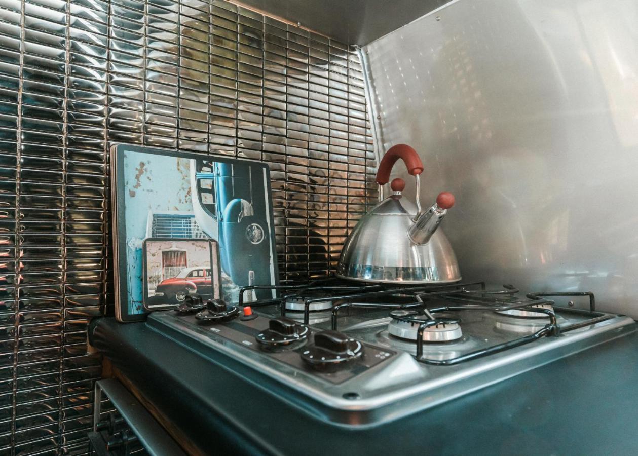 Silver Airstream Glamping & Rental 奇切斯特 外观 照片
