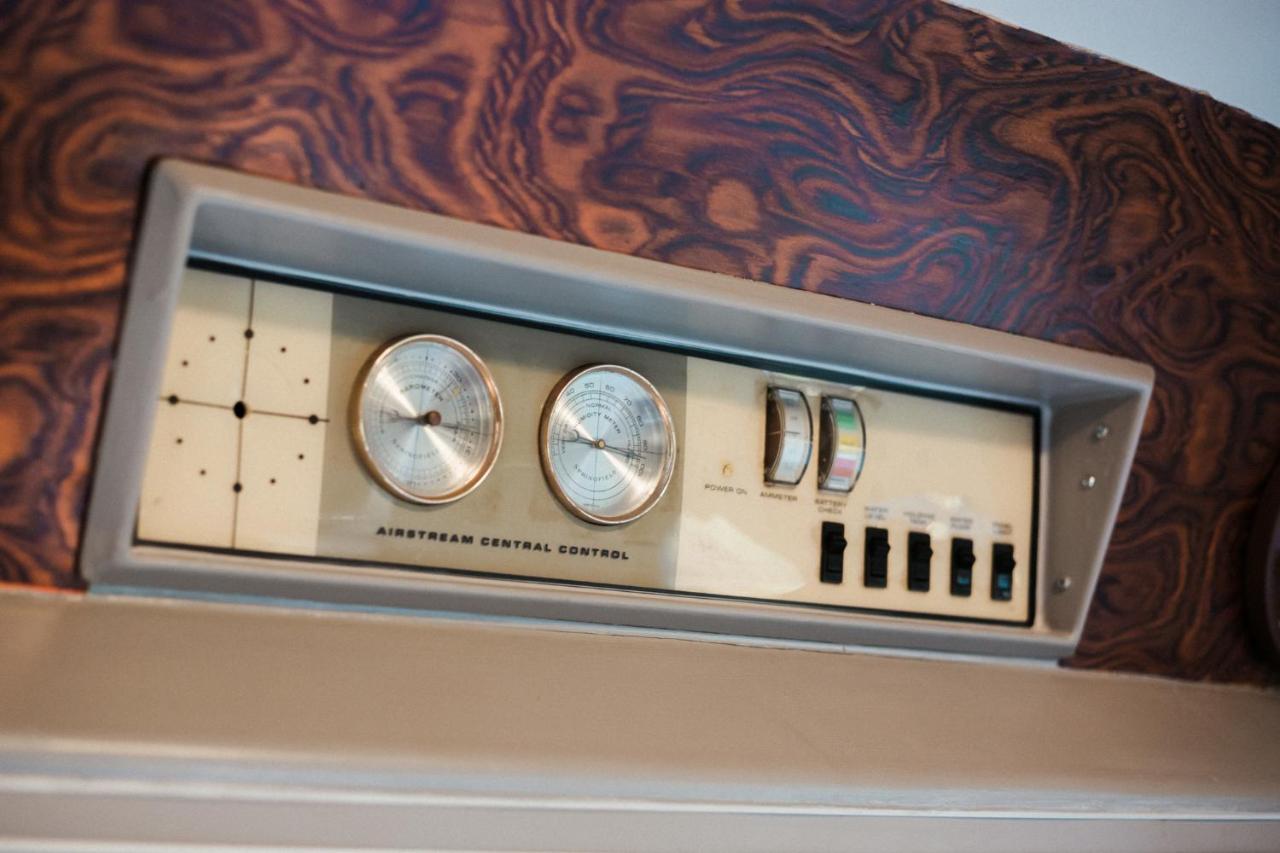 Silver Airstream Glamping & Rental 奇切斯特 外观 照片