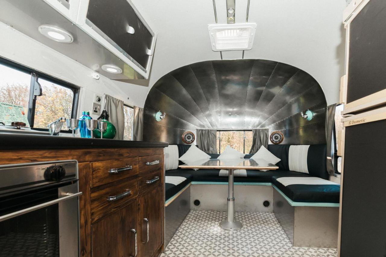 Silver Airstream Glamping & Rental 奇切斯特 外观 照片
