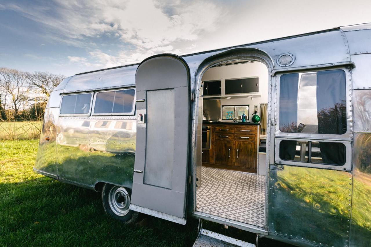 Silver Airstream Glamping & Rental 奇切斯特 外观 照片