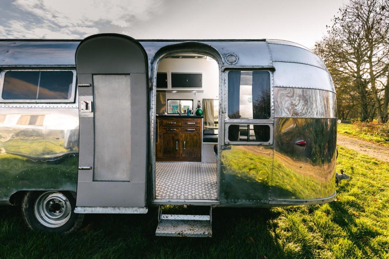 Silver Airstream Glamping & Rental 奇切斯特 外观 照片