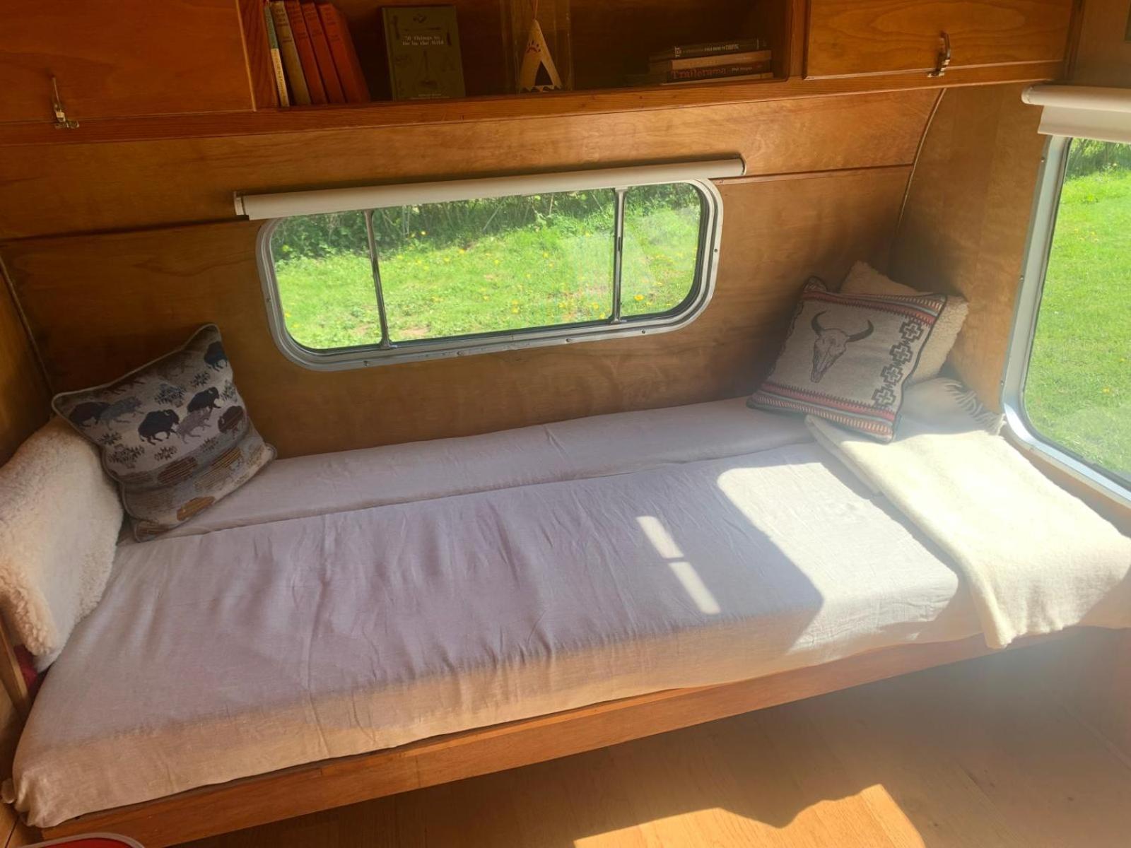 Silver Airstream Glamping & Rental 奇切斯特 外观 照片