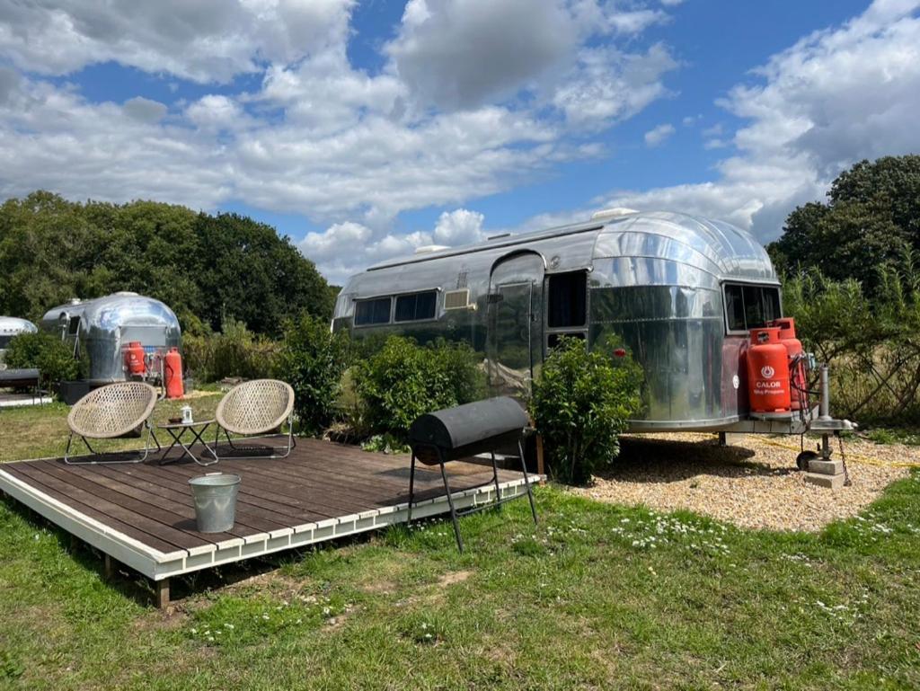 Silver Airstream Glamping & Rental 奇切斯特 外观 照片