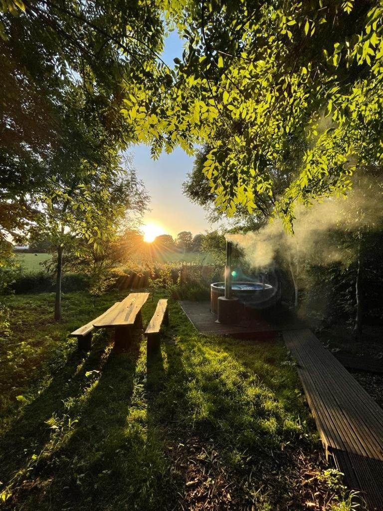 Silver Airstream Glamping & Rental 奇切斯特 外观 照片