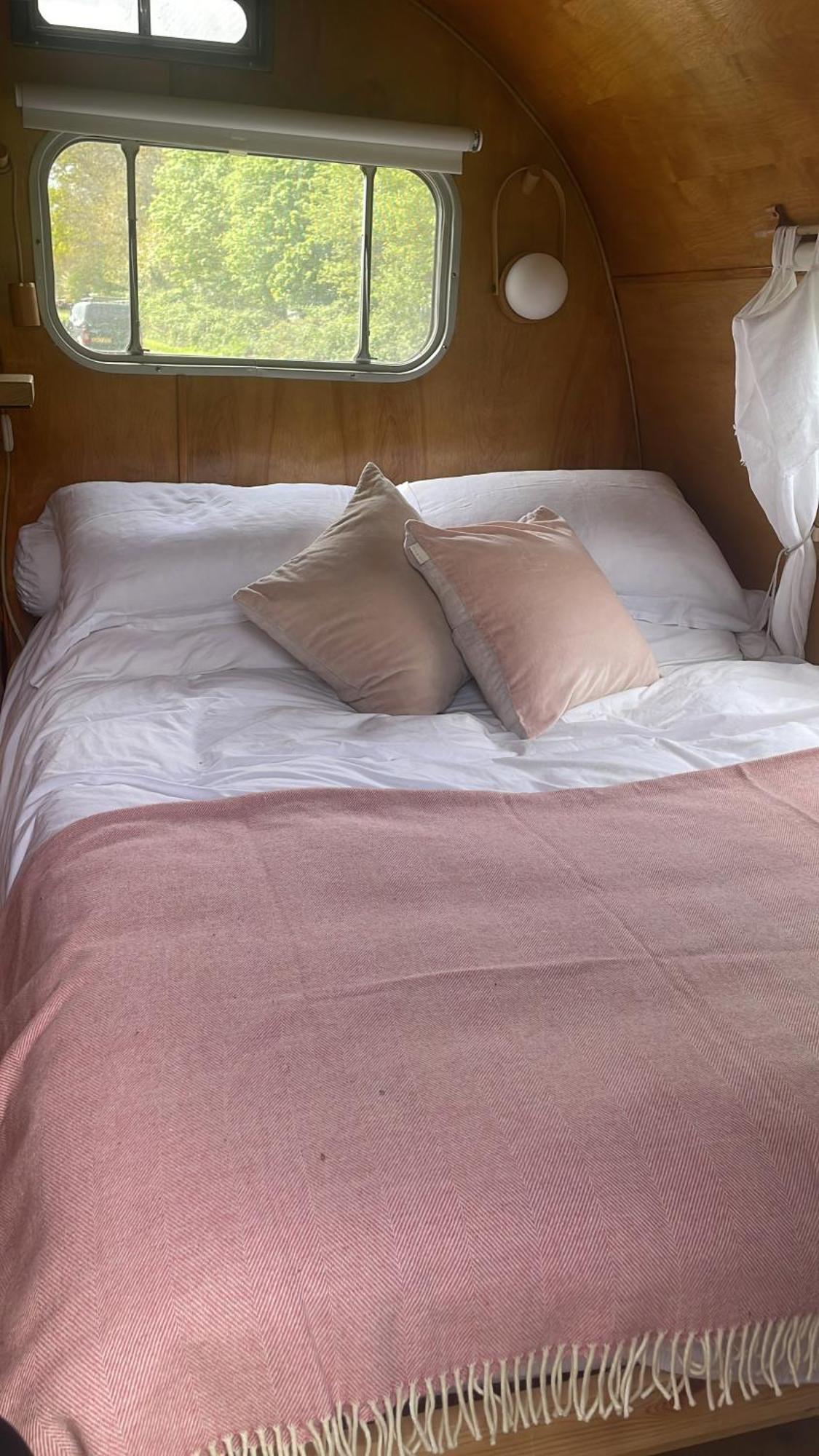 Silver Airstream Glamping & Rental 奇切斯特 外观 照片