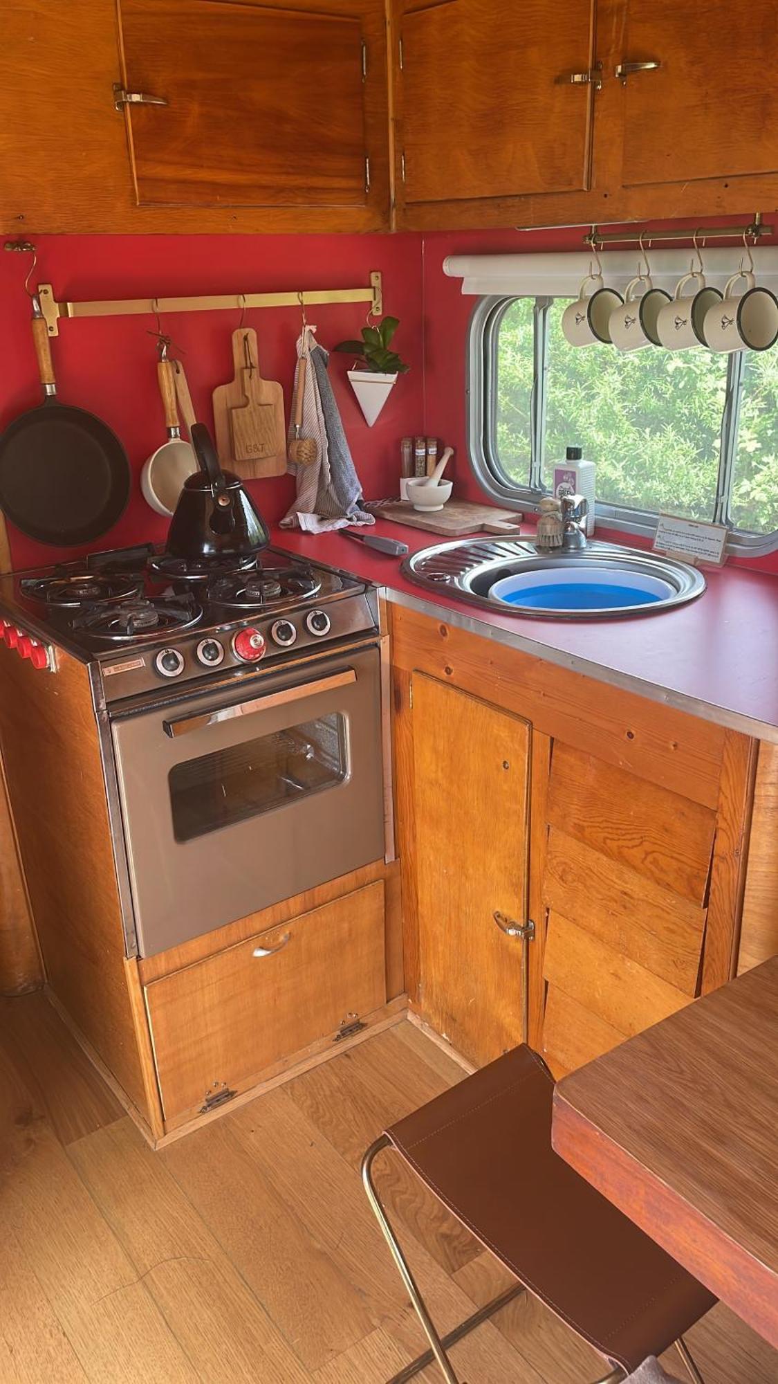 Silver Airstream Glamping & Rental 奇切斯特 外观 照片
